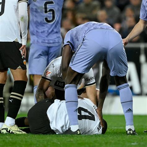 Real Madrid maçında sakatlanan Mouctar Diakhabynin yürüyebilmesi bile çok zor Ünlü doktor acı haberi açıkladı